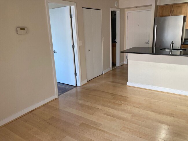 Building Photo - 1 BR Condo at The Chase in Downtown Bethes...