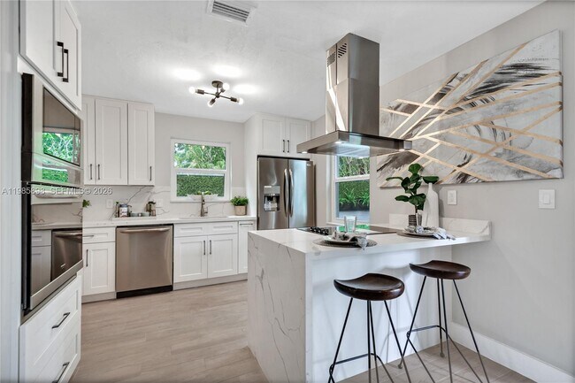 Building Photo - 1045 NE 84th St