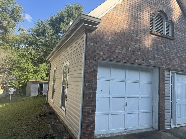 Building Photo - 2074 Hopkins Mill Rd