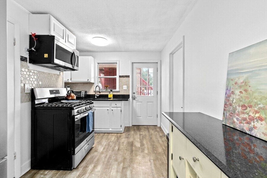 Building Photo - 345 Lowell St