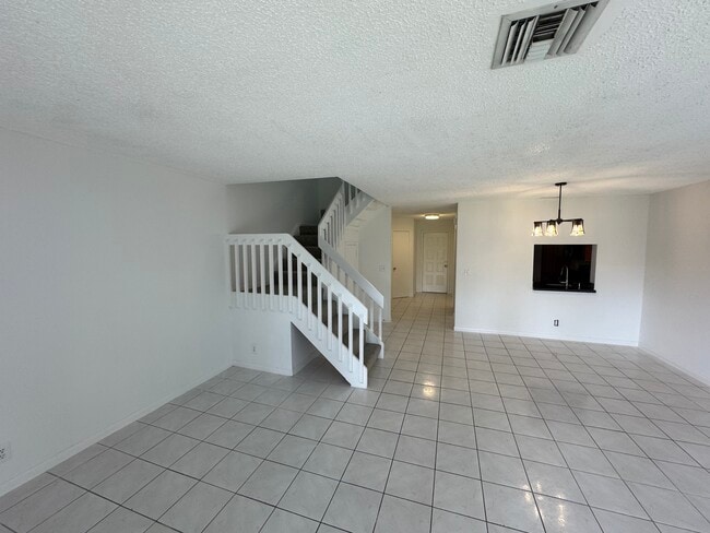 Building Photo - 3733 Carambola Cir N