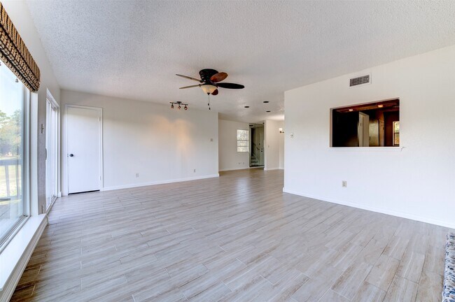 Building Photo - 2137 Casa Rio Cir