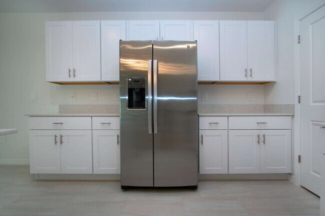 Building Photo - Lakeside Luxury in Parrish - 5 Bedroom BRA...