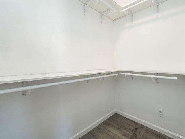 Building Photo - 49 Glen Head Rd