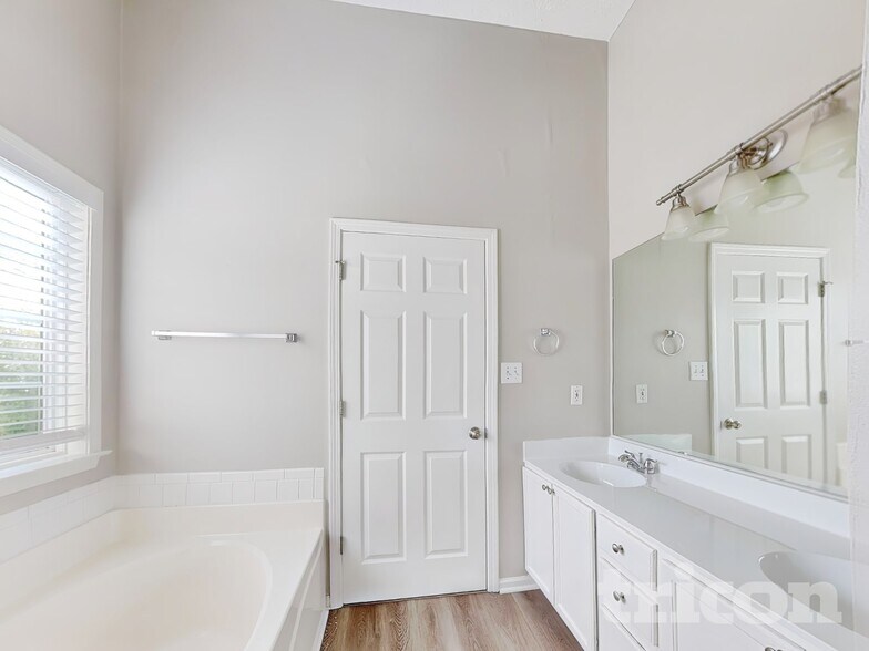 Building Photo - 170 Orchard View