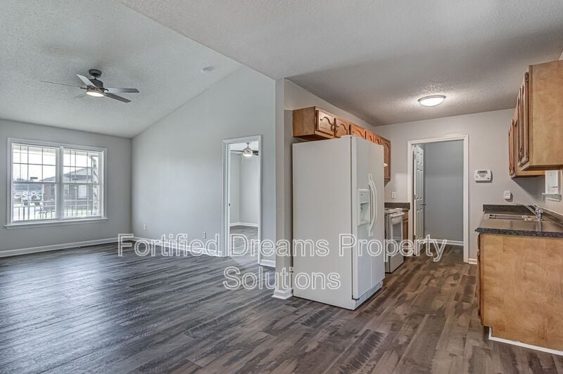 Building Photo - 1904 Blair-Khazan Dr