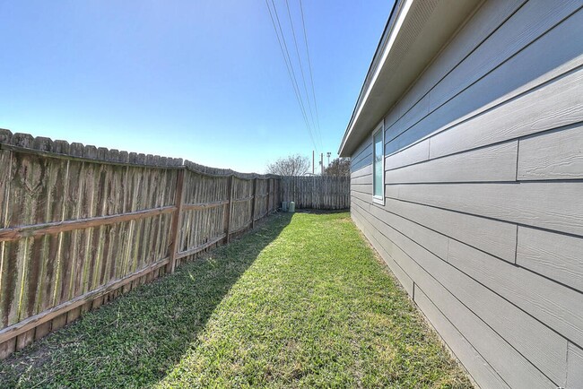 Building Photo - 2334 Mystic Star Dr