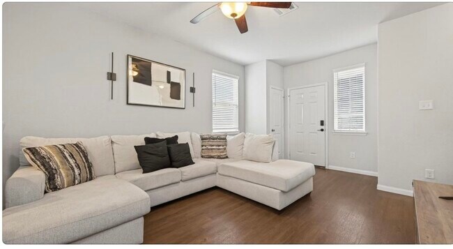 Building Photo - 17543 Desmond St