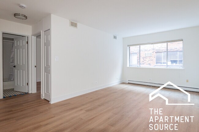 Building Photo - 544 W Melrose St