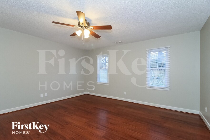 Building Photo - 2328 Pebble Creek Rd