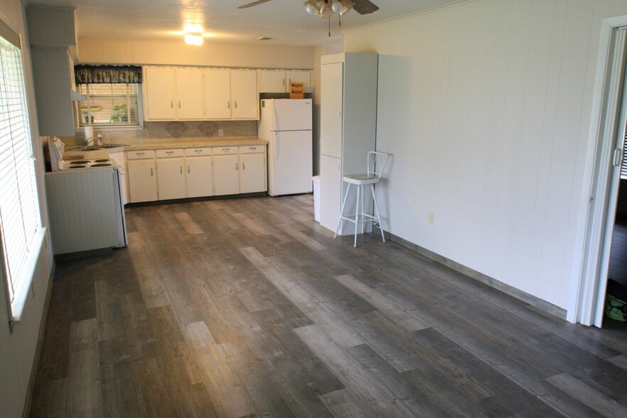 Kitchen - 503 Hilliard Dr