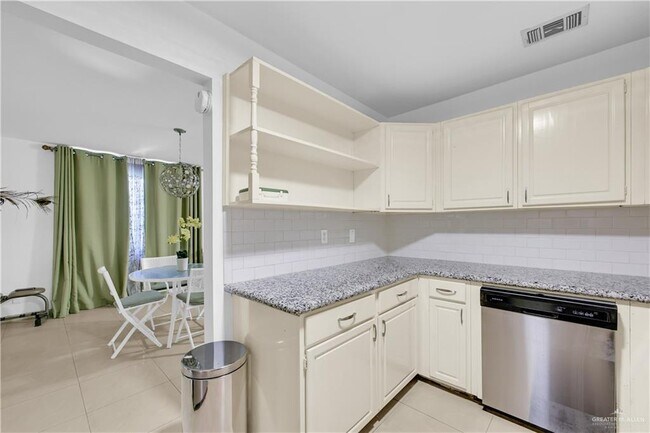 Building Photo - 16 Hibiscus Ave