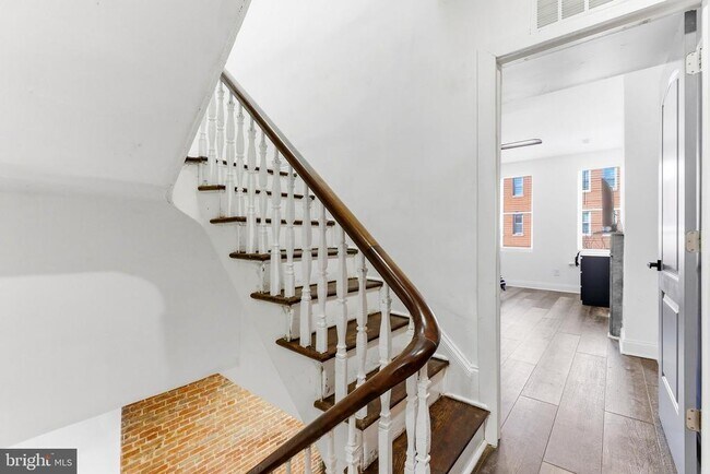 Building Photo - 737 Dolphin St