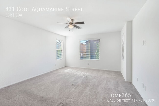 Building Photo - Beautiful 2 Story 3 Bed 2.5 Bath home in t...