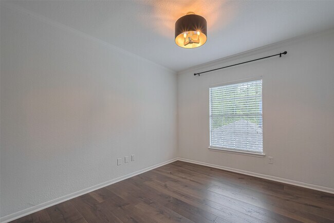 Building Photo - 3 Sandpebble Dr