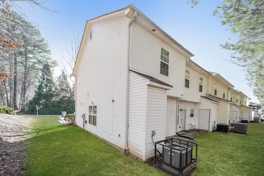 Building Photo - 6055 Camden Forrest Dr