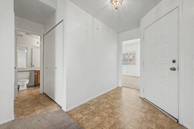 Building Photo - 930 N Mesa Dr