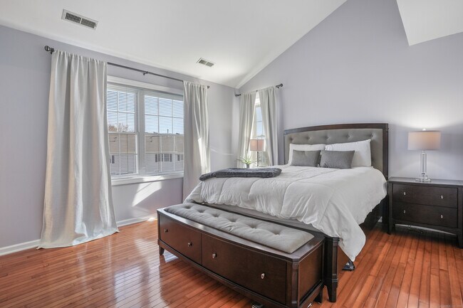 Building Photo - 1406 Pinnacle Way