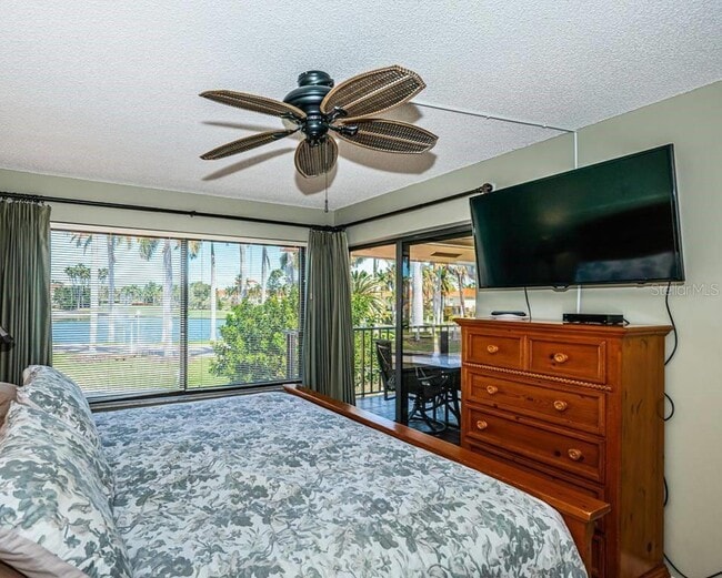 Building Photo - 6273 Bahia Del Mar Blvd S