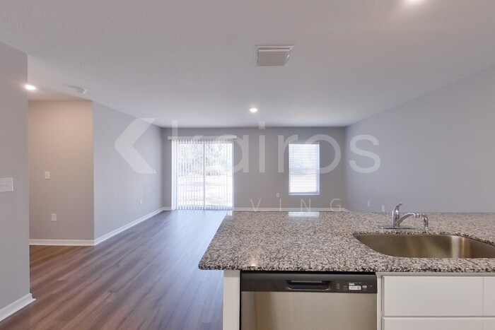 Building Photo - 9810 N Santee Terrace