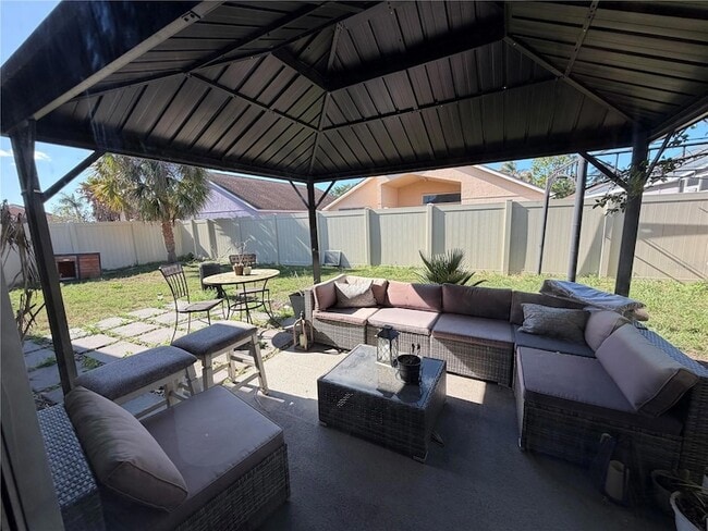 Building Photo - 723 Lady Diana Dr