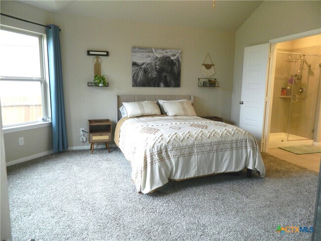 Building Photo - 2929 Greenbriar Rd