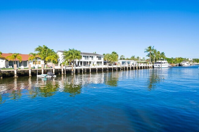 Building Photo - 2809 NE 25th St