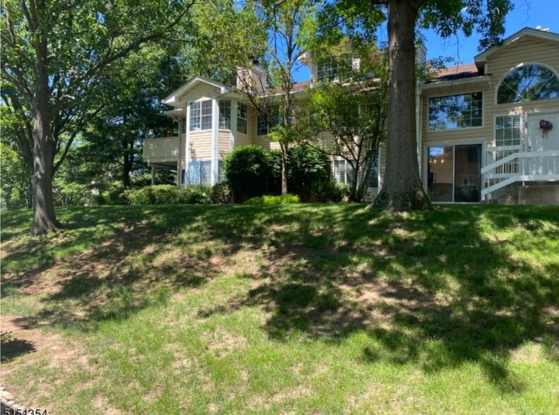 Building Photo - 8 Dunbar Ct