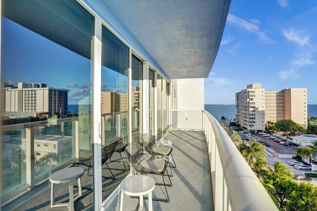 Building Photo - 3101 Bayshore Dr