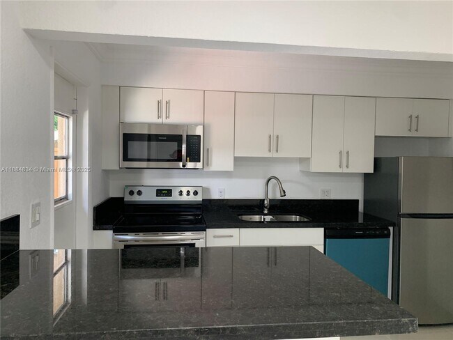 Building Photo - 2109 N 17th Ct