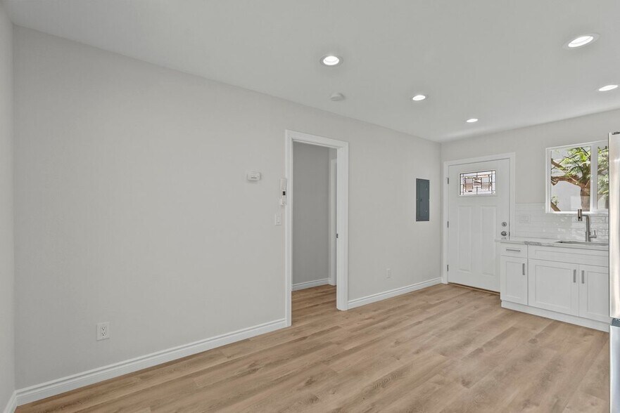 Building Photo - 1745 1/2 West 39th Street