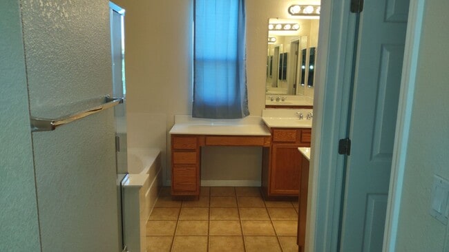 Building Photo - 8450 Crystal Walk Cir