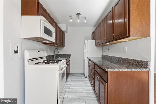 Building Photo - 1200 S Arlington Ridge Rd