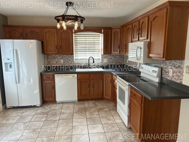 Building Photo - Welcome to 4 Bedroom and 3.5 Bath Home In ...