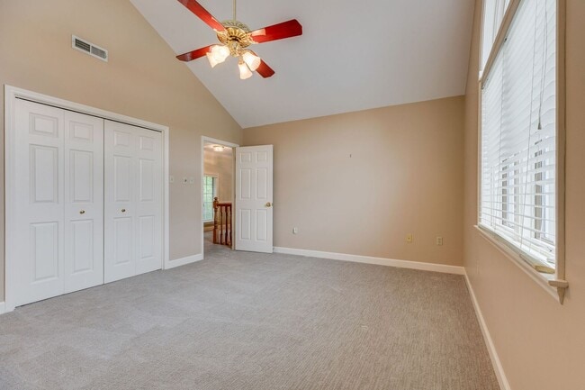 Building Photo - Experience lakefront living at its finest in the heart of East TN