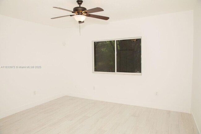 Building Photo - 273 SE 32nd Ave