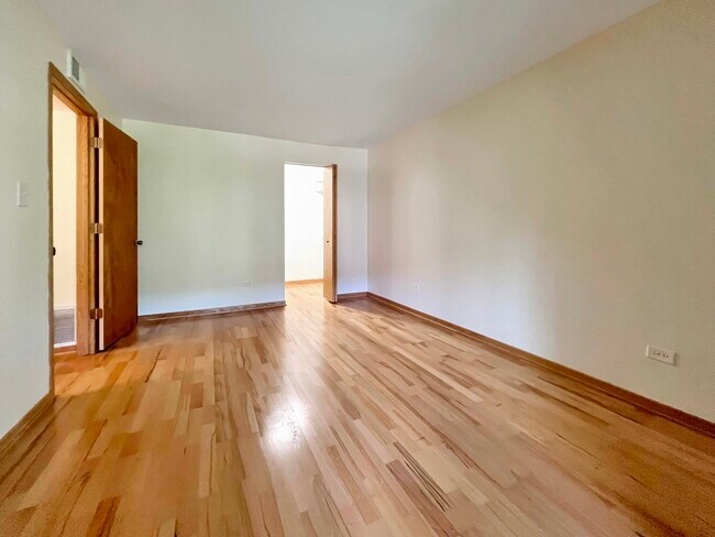 Building Photo - 6153 Knoll Way Dr