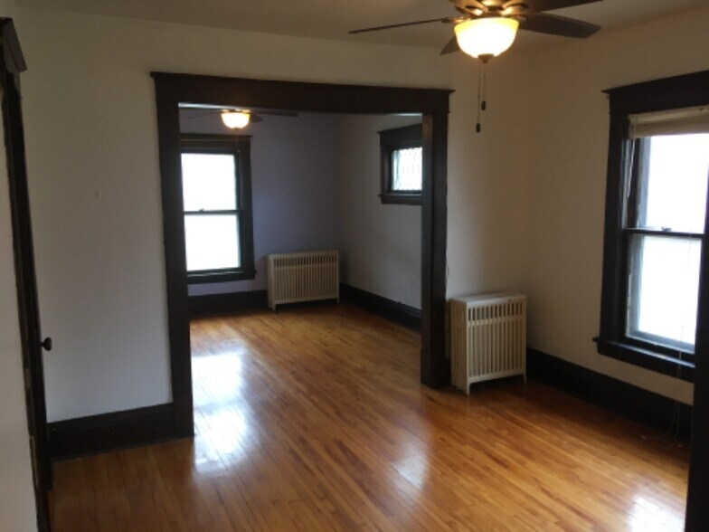 Primary Photo - 3237 Grand Ave S