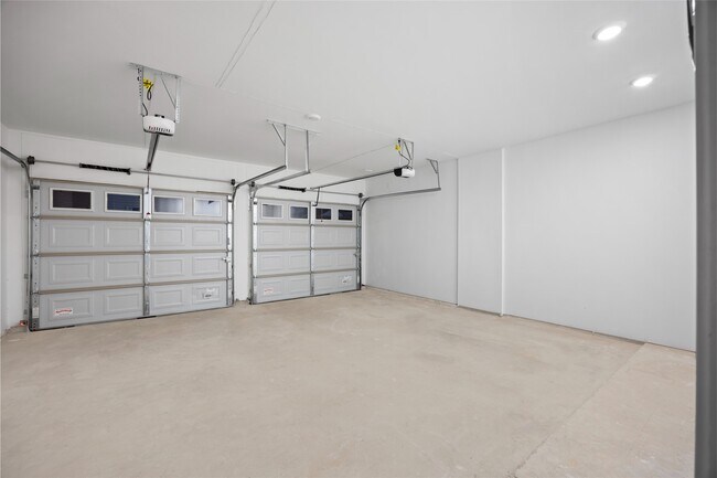 Building Photo - 2668 Bering Dr