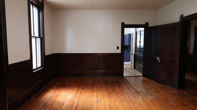 Building Photo - 302 E 8th St SW