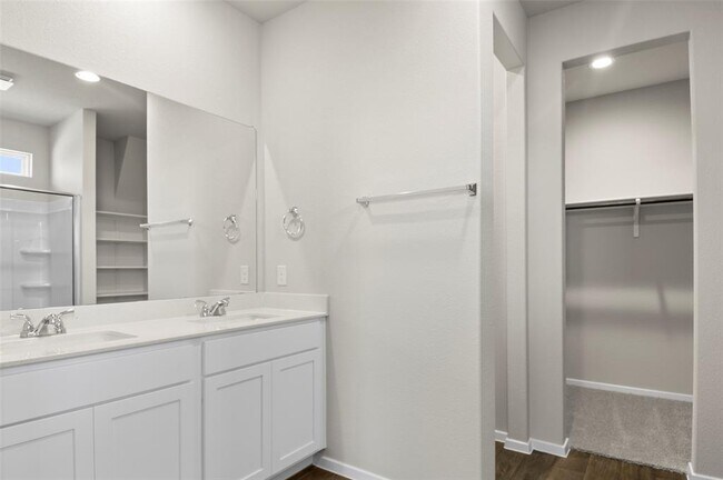 Building Photo - 220 Backwater Rd