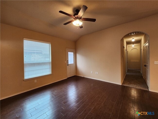 Building Photo - 712 Creekside Cir