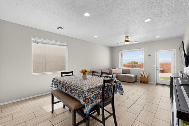 Building Photo - For Rent | Unfurnished Home | 4 Bed / 2.5 Bath | 2 Car Garage | 2-Story | Rio Rancho | Solar