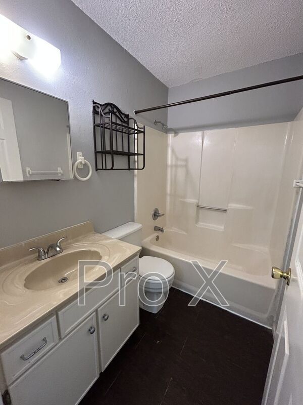 Building Photo - 1116 S Elm St