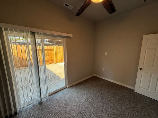 Building Photo - 1330-1334 SW 8th Ave Triplex/crema102-626