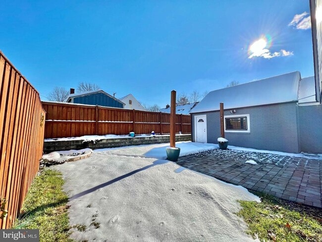Building Photo - 6833 Standish Dr