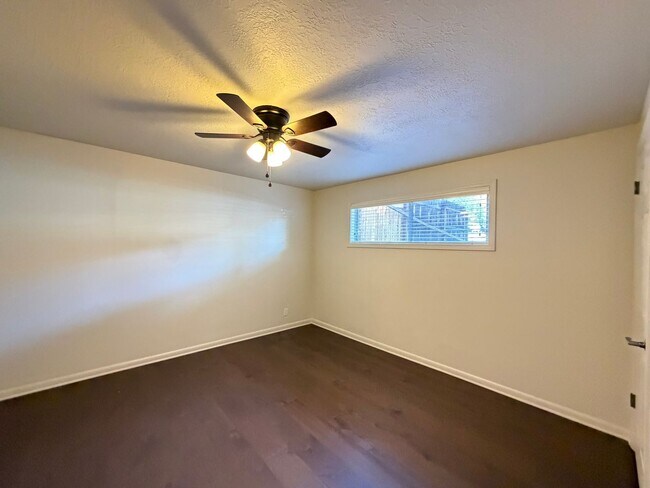 Building Photo - SPACIOUS PROPERTY AVAILABLE FOR RENT