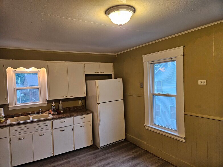 Building Photo - 3 King Ct