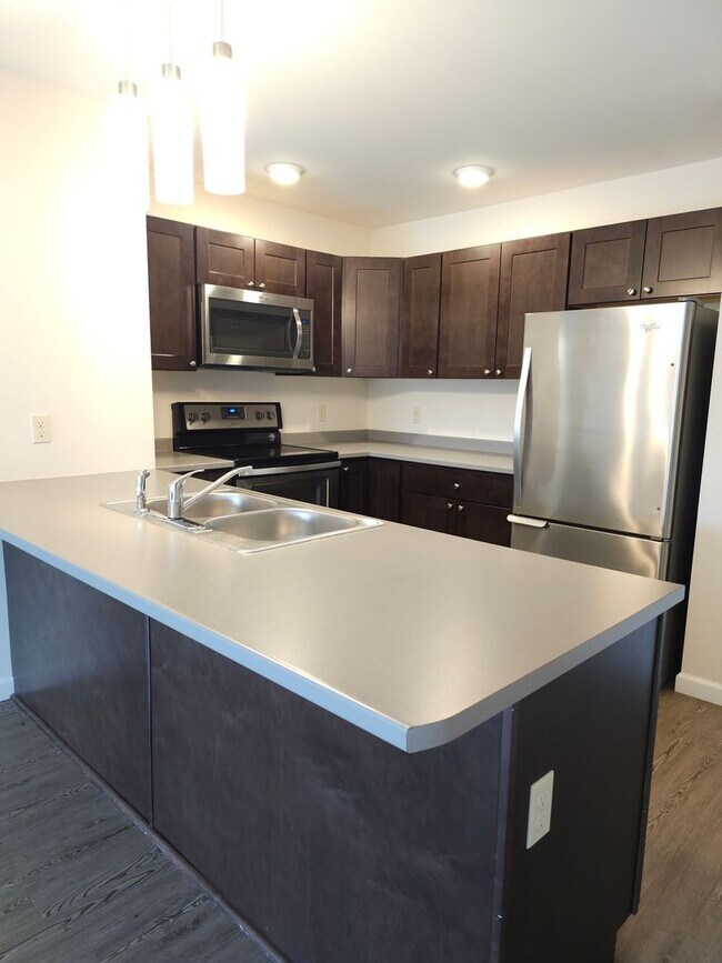 Building Photo - Here's a 1 Bedroom Apartment waiting for you!