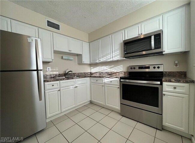 Building Photo - 3325 Arpt Rd S